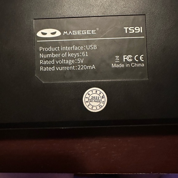 LED Computer Keyboard - Picture 2 of 2